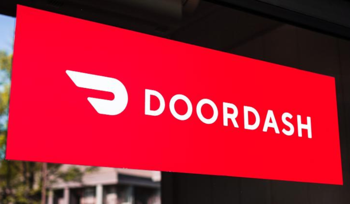 DoorDash storefront sign representing the company's updated consumer fee structure for food delivery orders based on distance, order size, and delivery effort.